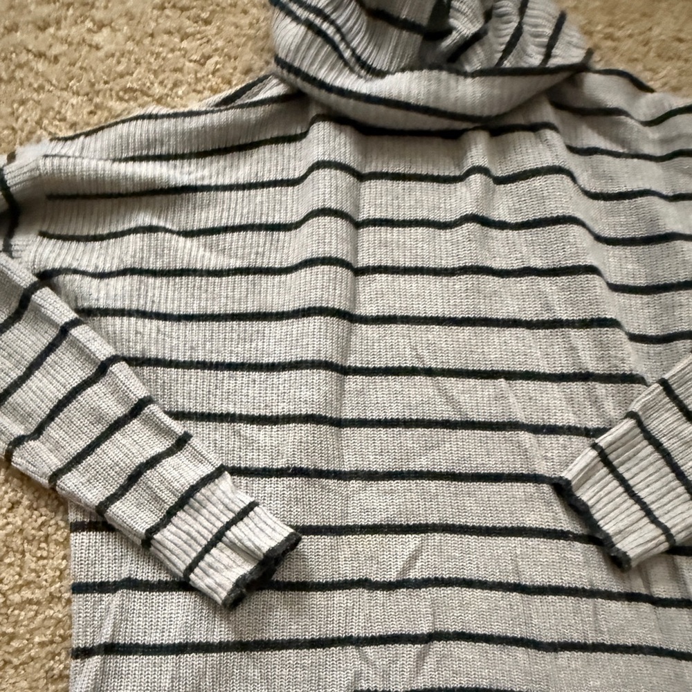 Madewell Turtleneck - Picture 2 of 8